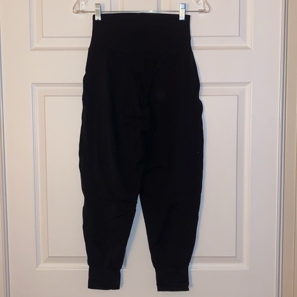Aerie Offline Real Me High Waisted Jogger Black Medium Short - Picture 2 of 3